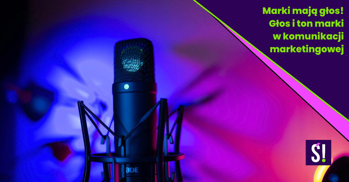 Zbliżenie na mikrofon w różowo-fioletowym świetle. Ton i głos marki.