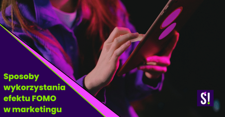 Zbliżenie na damskie dłonie trzymające tablet. Efekt FOMO w marketingu
